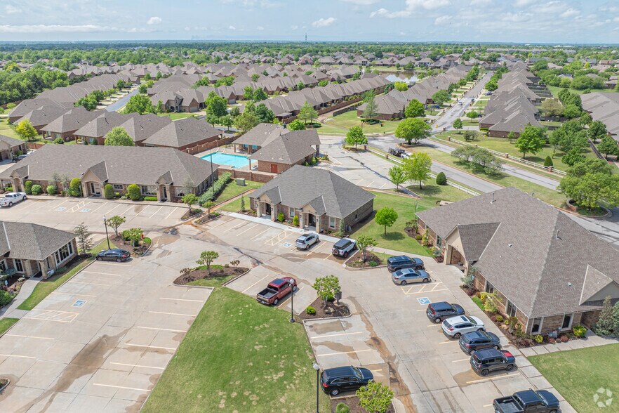 932 SW 107th St, Oklahoma City, OK à louer - Aérien – Image 2 sur 2