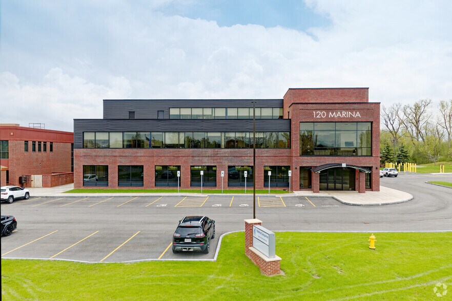 120 Marina Dr, Rochester, NY à louer - Photo de l’immeuble – Image 3 sur 16
