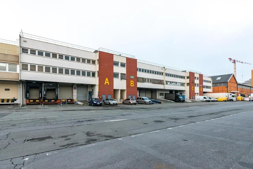 Local d’activités dans Saint-Ouen-sur-Seine à louer - Photo de l’immeuble – Image 3 sur 12