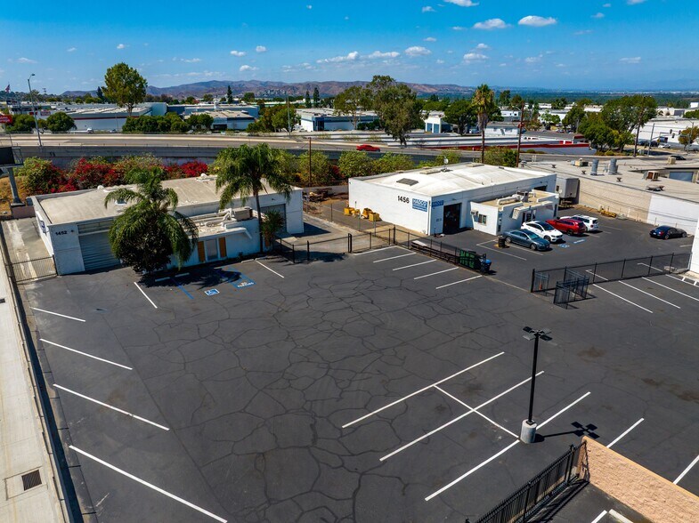 1450-1456 Pomona Rd., Corona, CA à louer - Photo de l’immeuble – Image 3 sur 12