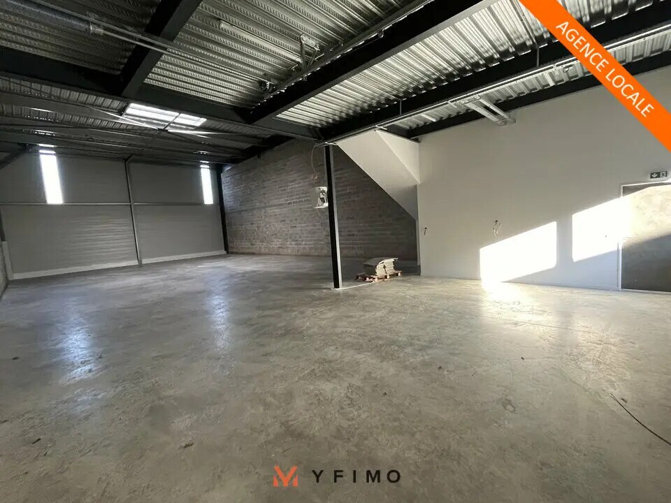 Local d’activités dans Les Mureaux à louer Photo de l’immeuble– Image 1 sur 7