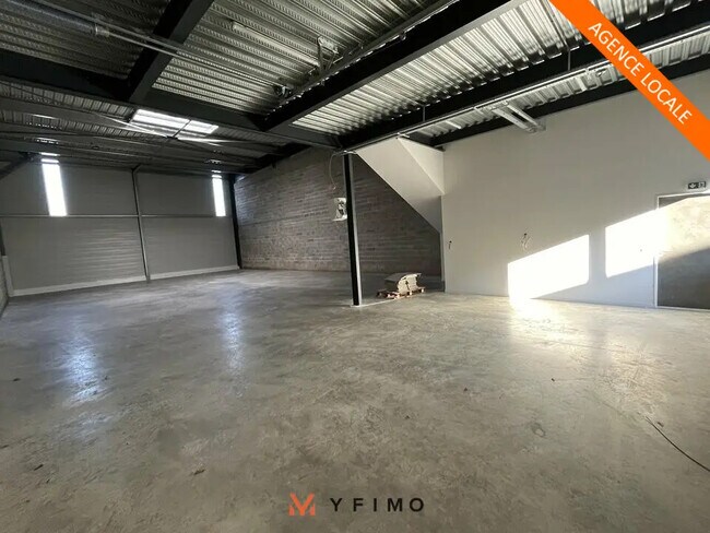 Plus de détails pour Local d'activités à louer