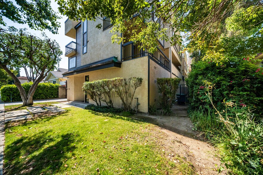540 W Wilson Ave, Glendale, CA à vendre - Photo de l’immeuble – Image 2 sur 44