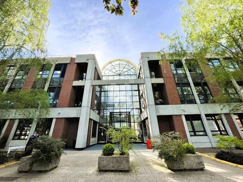 Bureau dans Évry-Courcouronnes à louer - Photo de l’immeuble – Image 1 sur 16
