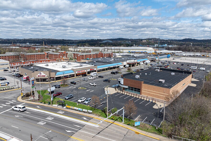 136 McKees Rocks Plz, McKees Rocks, PA à louer - Photo de l’immeuble – Image 3 sur 15