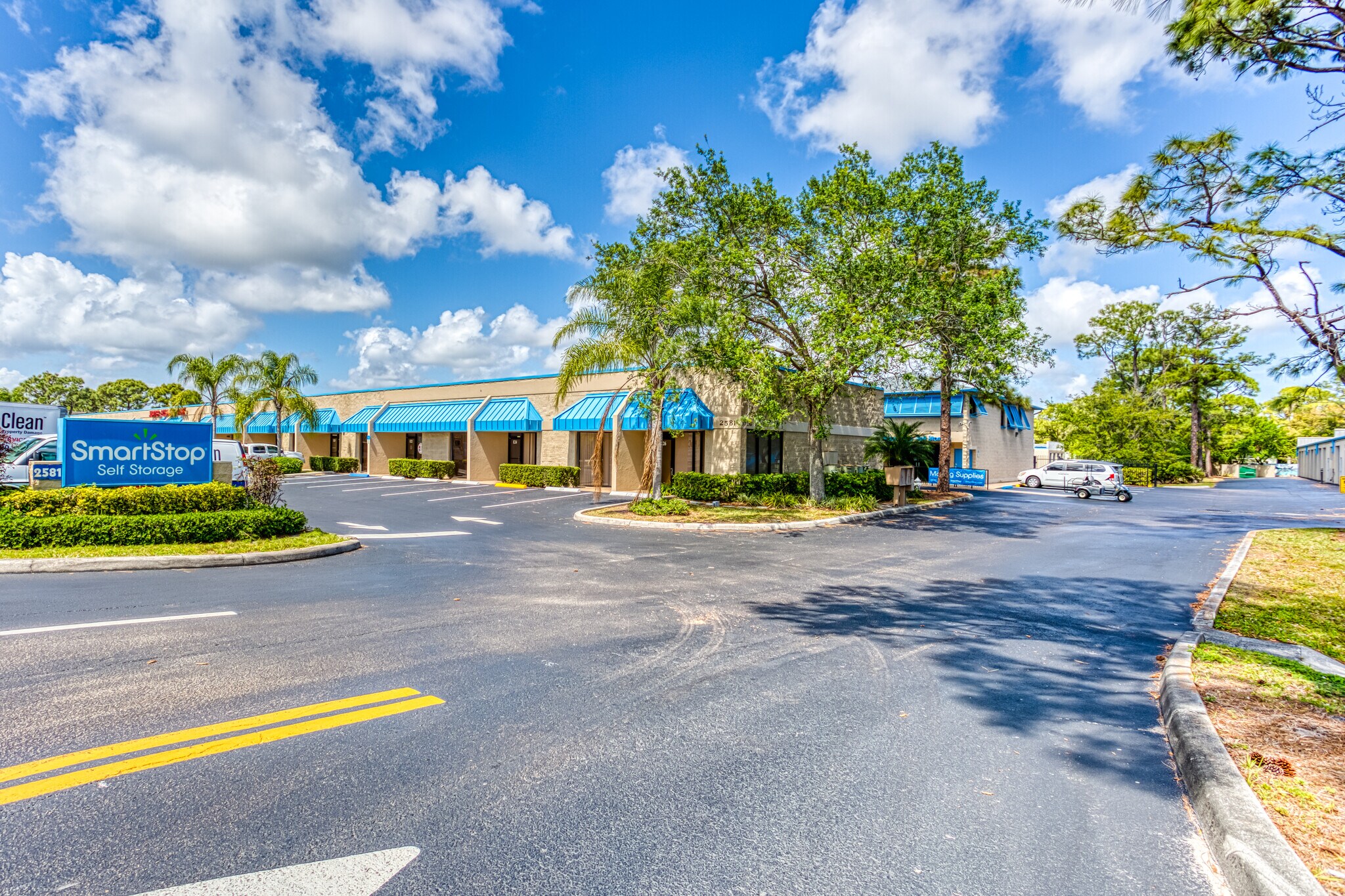2581 Jupiter Park Dr, Jupiter, FL à louer Photo de l’immeuble– Image 1 sur 6
