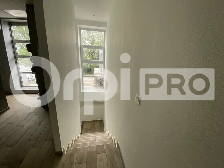 Bureau dans Villefranche-sur-Saône à louer - Photo de l’immeuble – Image 3 sur 10