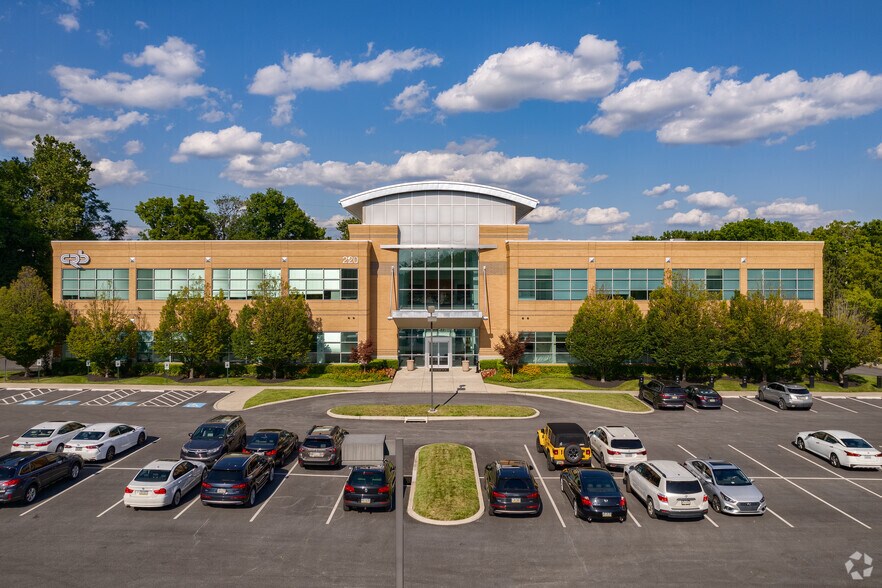 220 W Germantown Pike, Plymouth Meeting, PA à louer - Photo principale – Image 1 sur 19