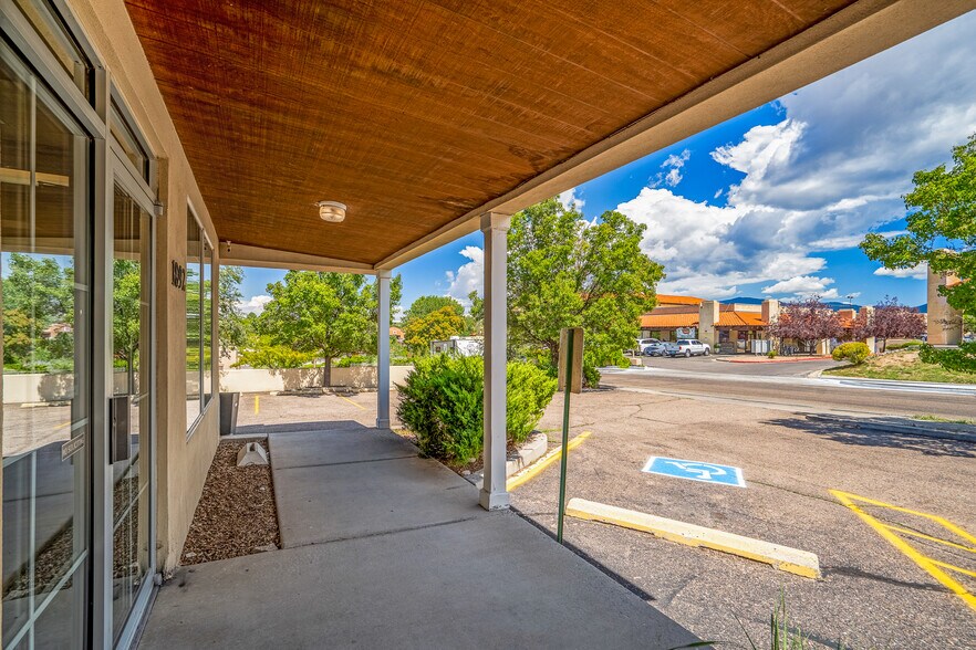 1892 Plaza del Sur Dr, Santa Fe, NM à vendre - Photo de l’immeuble – Image 2 sur 21