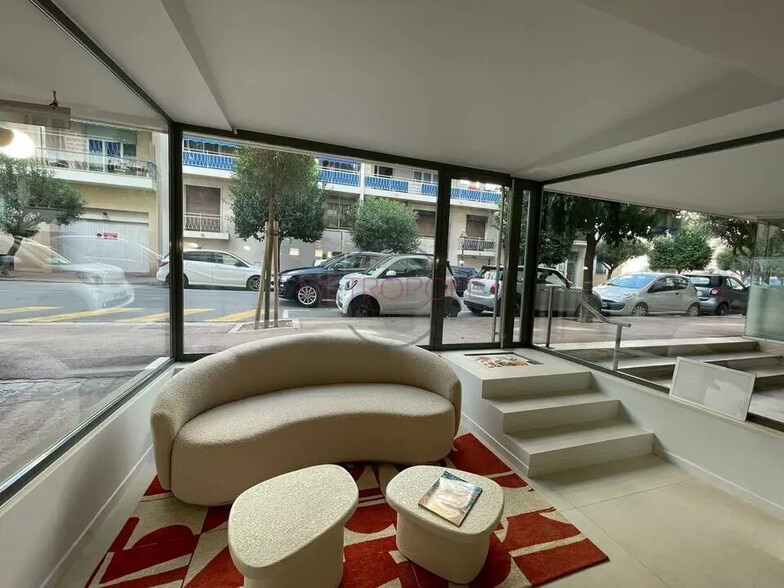 Local commercial dans Beaulieu-sur-Mer à louer - Photo de l’immeuble – Image 2 sur 4