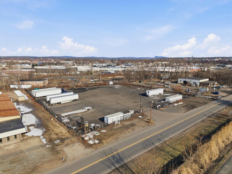 186 Agawam Ave, West Springfield, MA à louer - Photo de l’immeuble – Image 2 sur 16