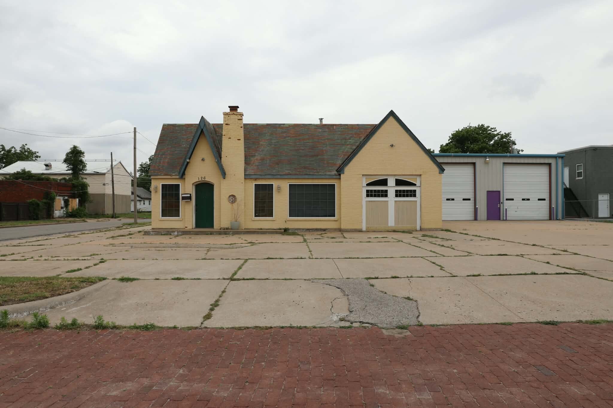 126 S Pine St, Ponca City, OK à vendre Photo de l’immeuble– Image 1 sur 19