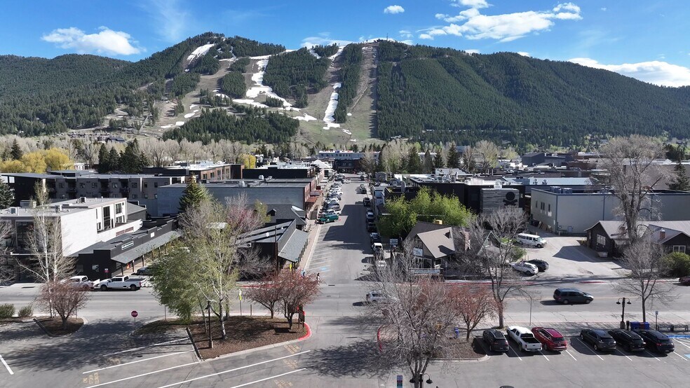 180 Center St, Jackson, WY à louer - Vidéo sur l’annonce professionnelle – Image 2 sur 23