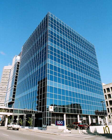 200 Graham Ave, Winnipeg, MB à louer - Photo de l’immeuble – Image 3 sur 4