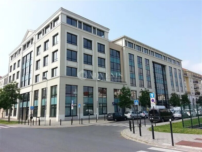 Bureau dans Bussy-Saint-Georges à louer - Photo de l’immeuble – Image 3 sur 11