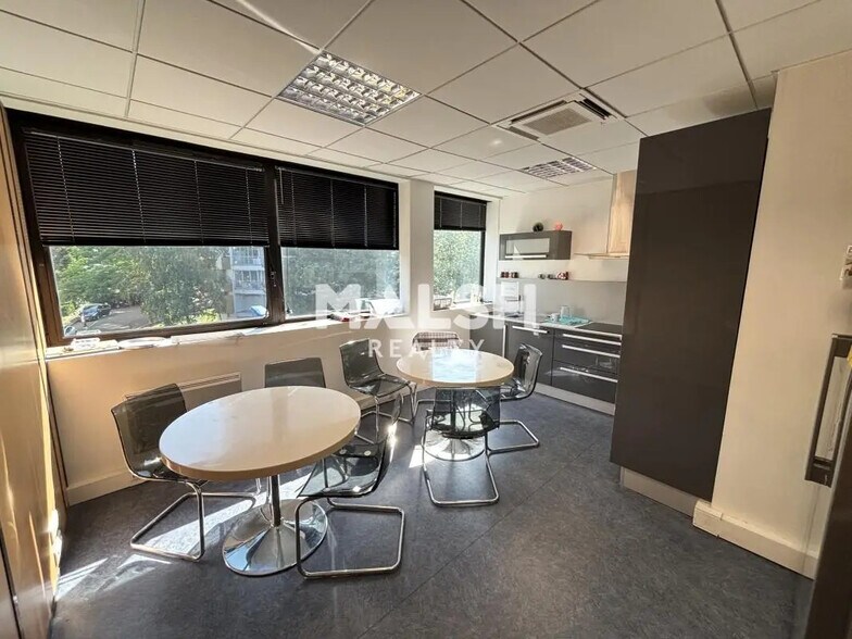 Bureau dans Lyon à vendre - Photo de l’immeuble – Image 3 sur 14