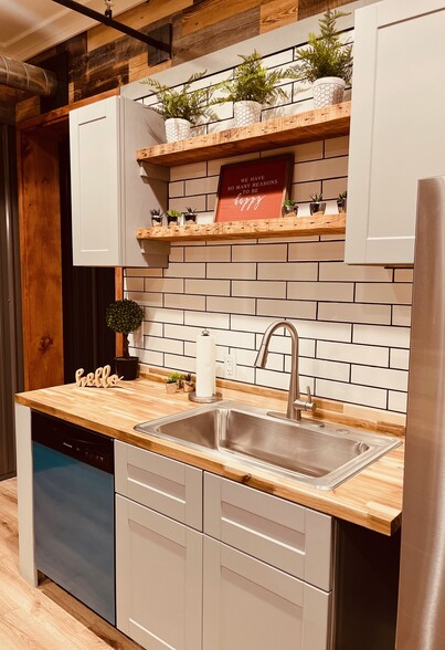160 S Poplar St, Elizabethtown, PA à louer - Photo de l’immeuble – Image 1 sur 29
