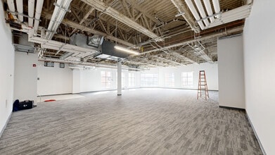 880 16th Ave SW, Calgary, AB à louer Photo intérieure– Image 2 sur 6