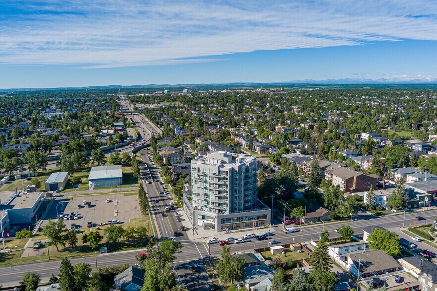 2505 17th Ave SW, Calgary, AB à vendre - Aérien – Image 3 sur 8