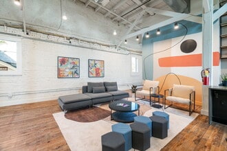828 N Broadway St, Knoxville, TN à louer Photo de l’immeuble– Image 1 sur 4