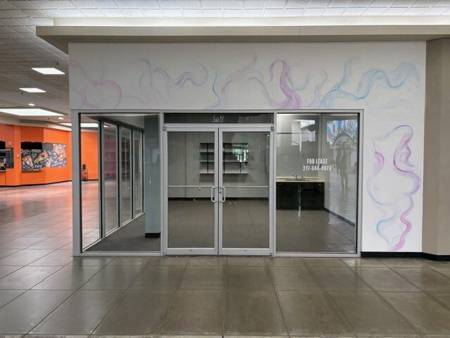 100 Lincoln Sq, Urbana, IL à louer Autre– Image 1 sur 10