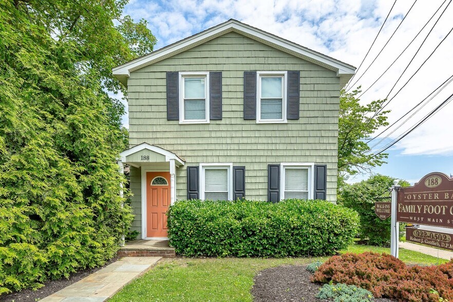 188 W Main St, Oyster Bay, NY à vendre - Photo de l’immeuble – Image 2 sur 17