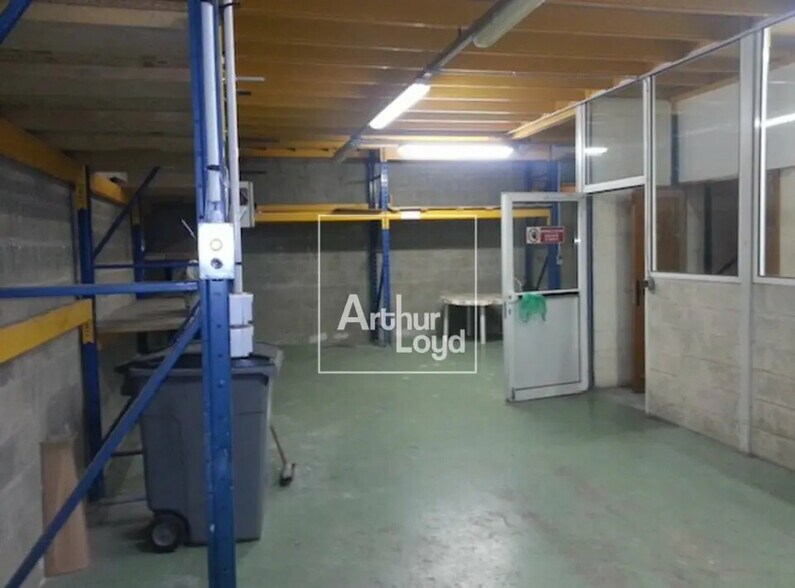 Local d'activités dans Montgeron à vendre - Photo de l’immeuble – Image 2 sur 5