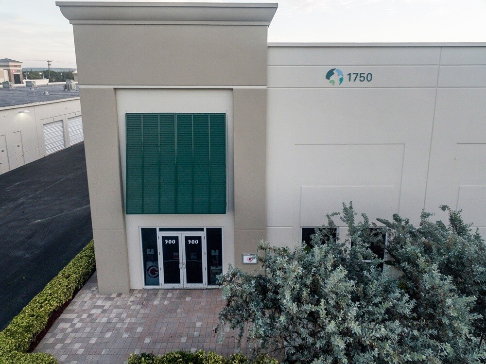 1700 NW 15th Ave, Pompano Beach, FL à louer Photo intérieure– Image 1 sur 10