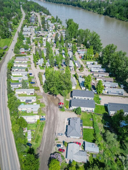 654 N Fraser Dr, Quesnel, BC à vendre - Aérien – Image 2 sur 11