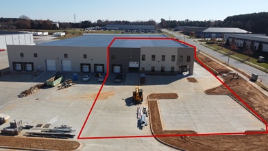 168 Thunder Rd, Mooresville, NC à louer Photo de l’immeuble– Image 2 sur 8