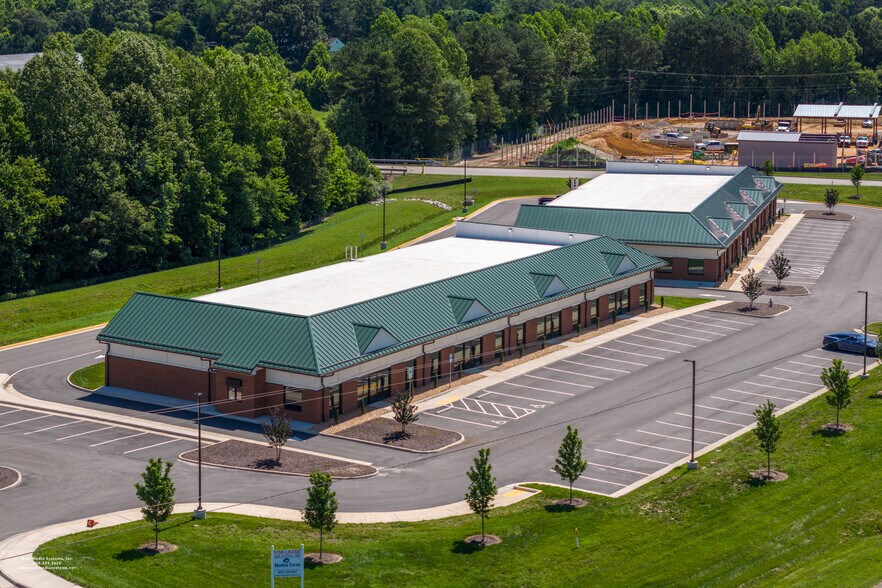 25210 Hofheimer Way, North Dinwiddie, VA à louer - Photo de l’immeuble – Image 3 sur 11