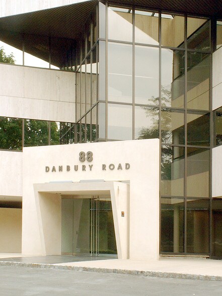 88 Danbury Rd, Wilton, CT à louer - Photo de l’immeuble – Image 2 sur 9