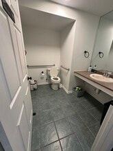 110 Main St, Parkville, MO à louer Photo intérieure– Image 1 sur 6