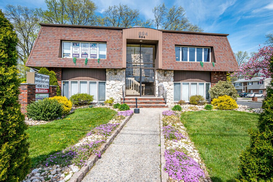 894 Green St, Iselin, NJ à vendre - Photo de l’immeuble – Image 2 sur 45