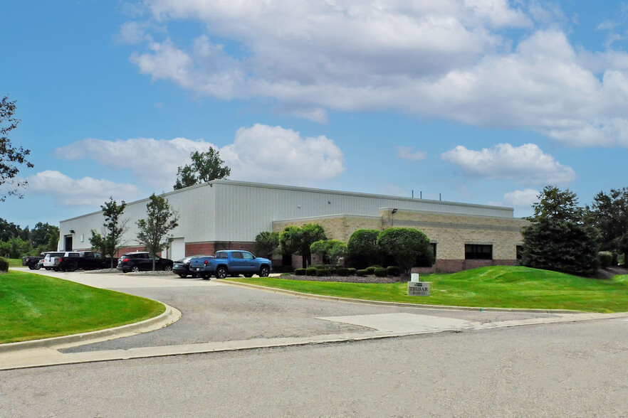 2212 Grand Commerce Dr, Howell, MI à louer - Photo de l’immeuble – Image 1 sur 1