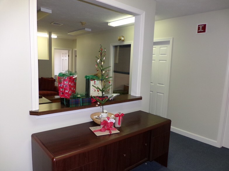 401 Gilford Ave, Gilford, NH à louer - Photo de l’immeuble – Image 3 sur 52
