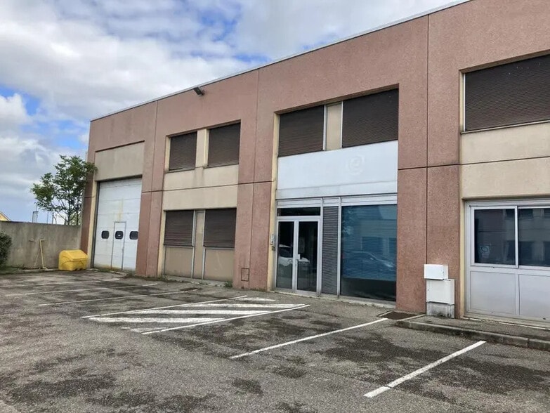 2-4 Rue Paul Villard, Chassieu à louer - Photo de l’immeuble – Image 3 sur 38