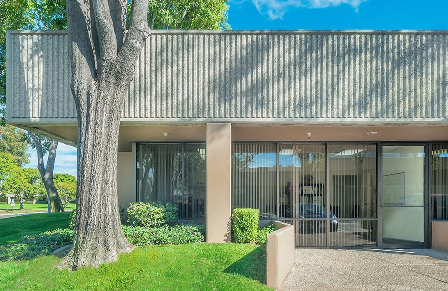 17819 Gillette Ave, Irvine, CA à louer - Autre – Image 3 sur 4