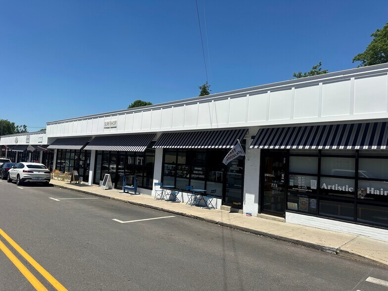 221-239 Robinson St, Wakefield, RI à louer - Photo de l’immeuble – Image 2 sur 6