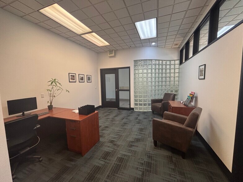2404 W Bank Dr, Boise, ID à louer - Photo de l’immeuble – Image 2 sur 5