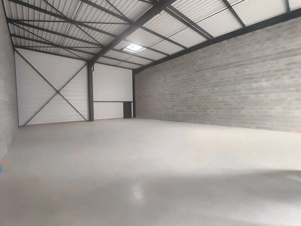 Local d'activités dans LES ABRETS à vendre Photo intérieure– Image 1 sur 5