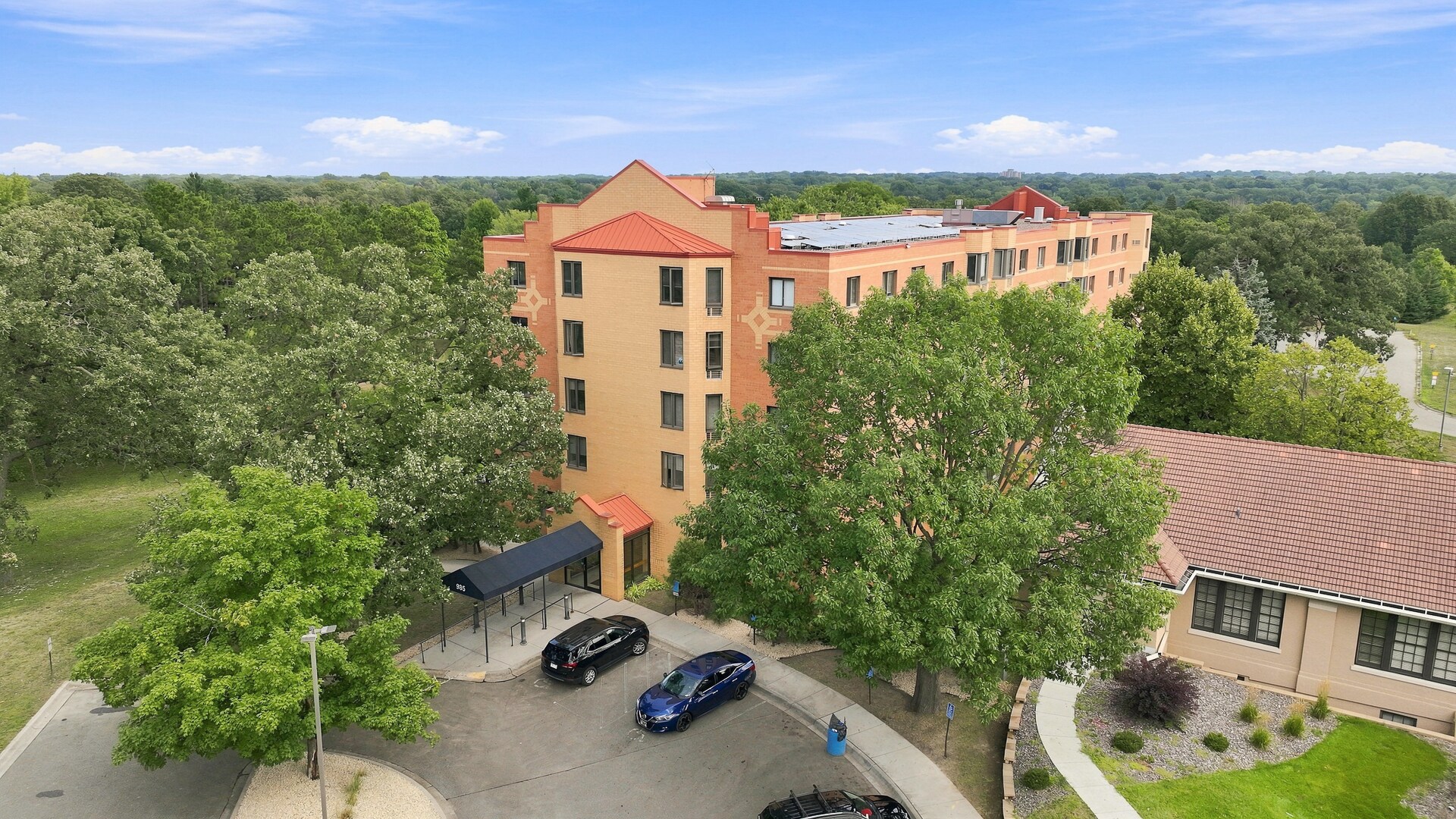 985 Ivy Ave E, Saint Paul, MN à vendre Photo de l’immeuble– Image 1 sur 82