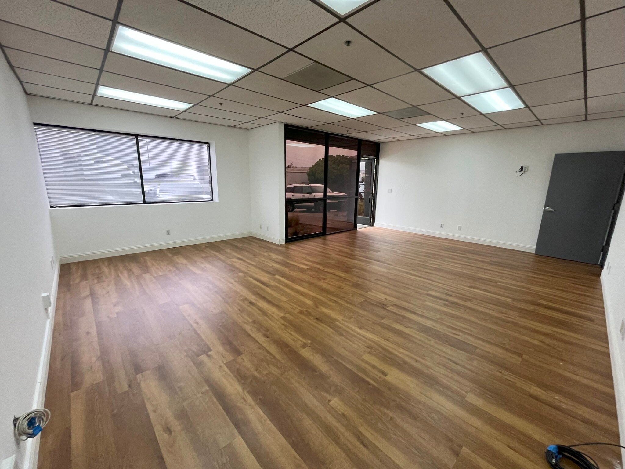 310 Shaw Rd, South San Francisco, CA à louer Photo intérieure– Image 1 sur 6
