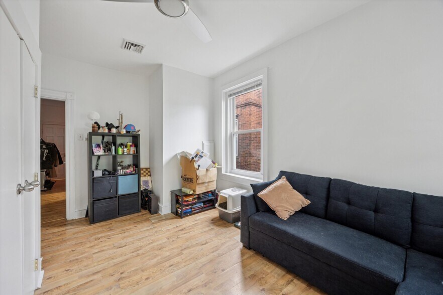 222 Buckingham Pl, Philadelphia, PA à vendre - Photo de l’immeuble – Image 3 sur 8