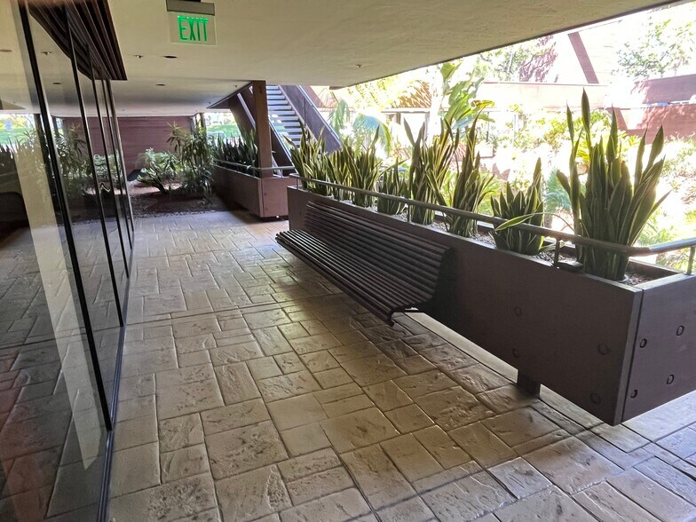 445 Marine View Ave, Del Mar, CA à louer - Photo de l’immeuble – Image 2 sur 14