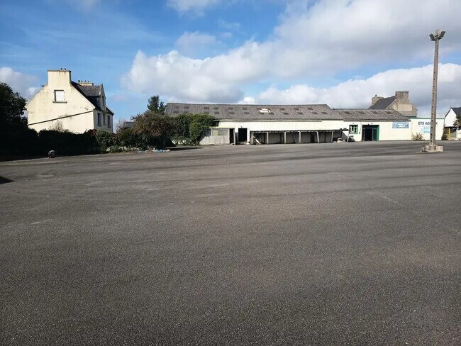 Plus de détails pour Local d’activités à vendre