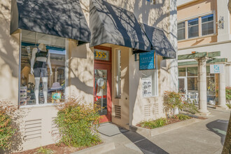 331-349 Healdsburg Ave, Healdsburg, CA à louer Photo de l’immeuble– Image 2 sur 6