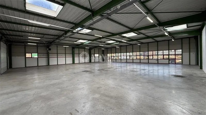 Local d’activités dans Saint-Thibault-des-Vignes à louer - Photo de l’immeuble – Image 2 sur 8