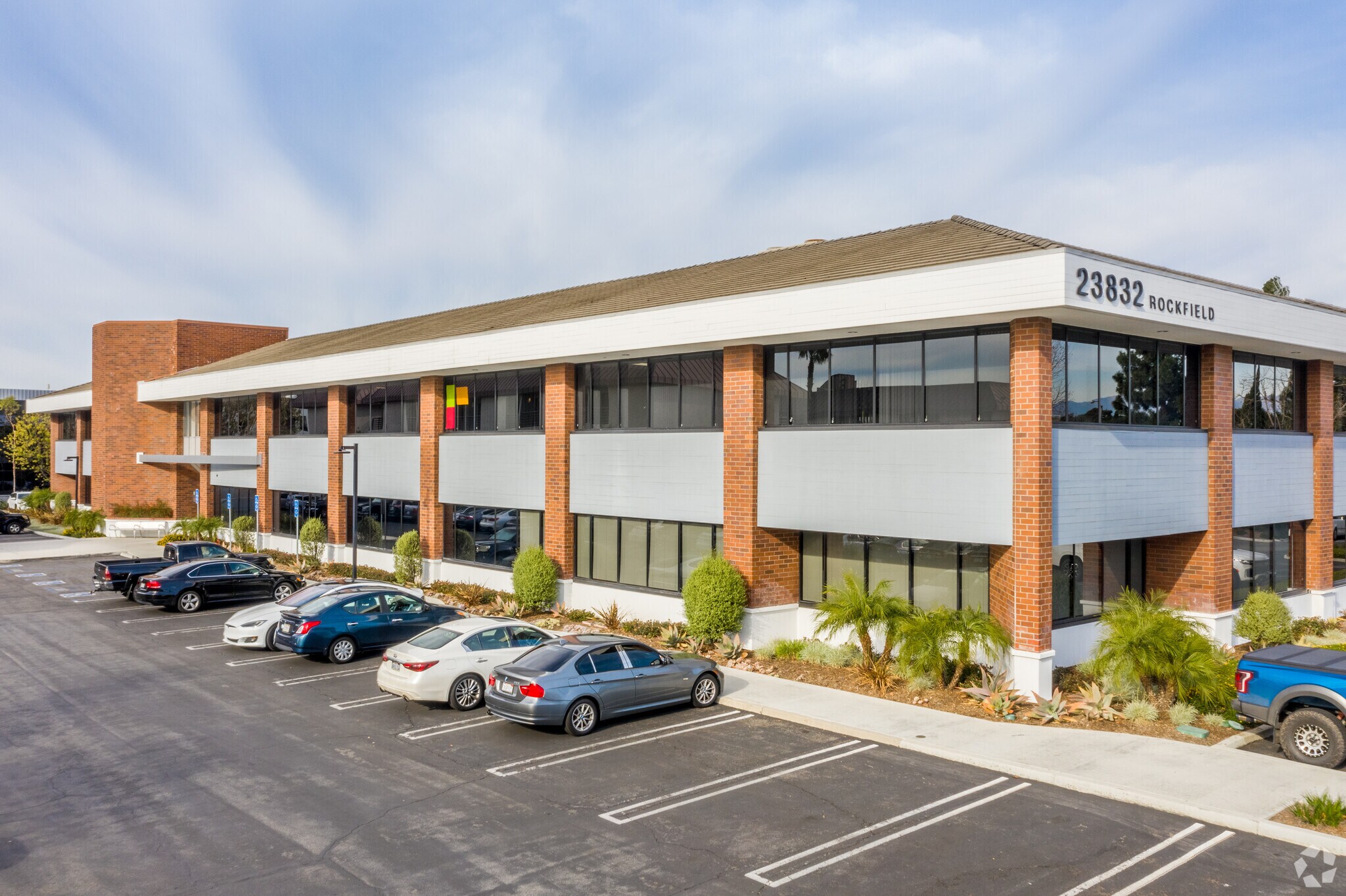 23832 Rockfield Blvd, Lake Forest, CA à vendre Photo de l’immeuble– Image 1 sur 29