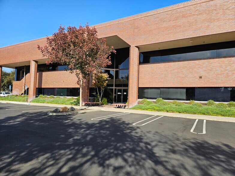 1200 E Orangeburg Ave, Modesto, CA à louer - Photo de l’immeuble – Image 2 sur 2